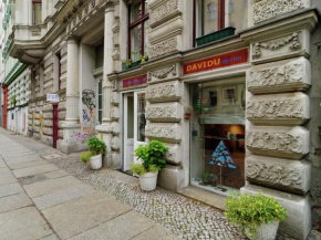  Modern Apartment in Berlin near Lake and City Centre  Берлин